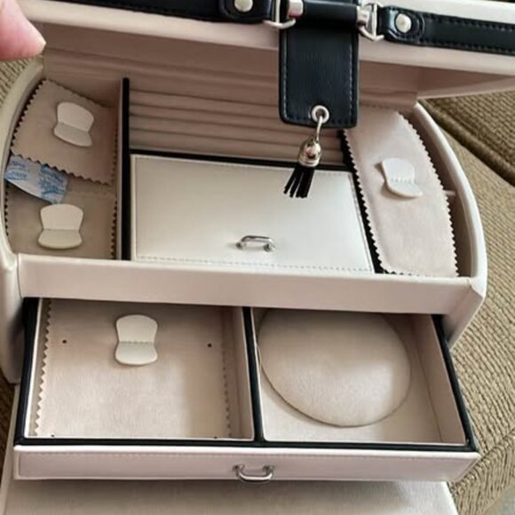 White /Black Jewelry Box with Handle NWT - Picture 6 of 8